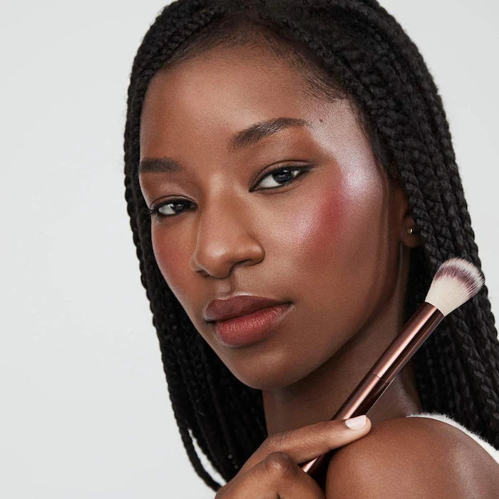 Hourglass
No. 15 Blush Brush