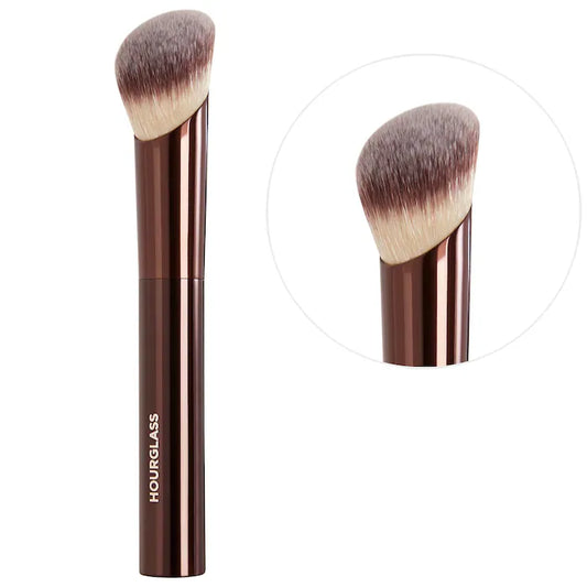 Hourglass 
Ambient Soft Glow Foundation Brush
