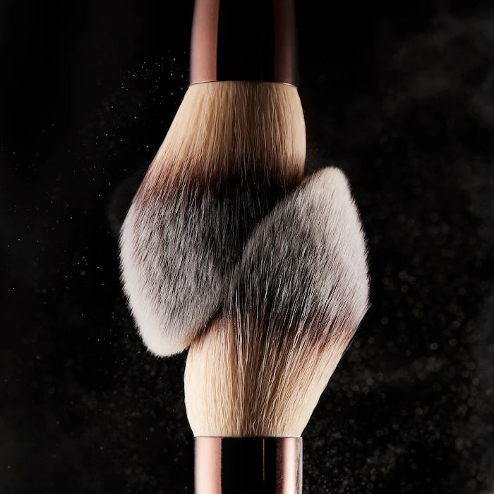 Hourglass 
Veil™ Powder Brush