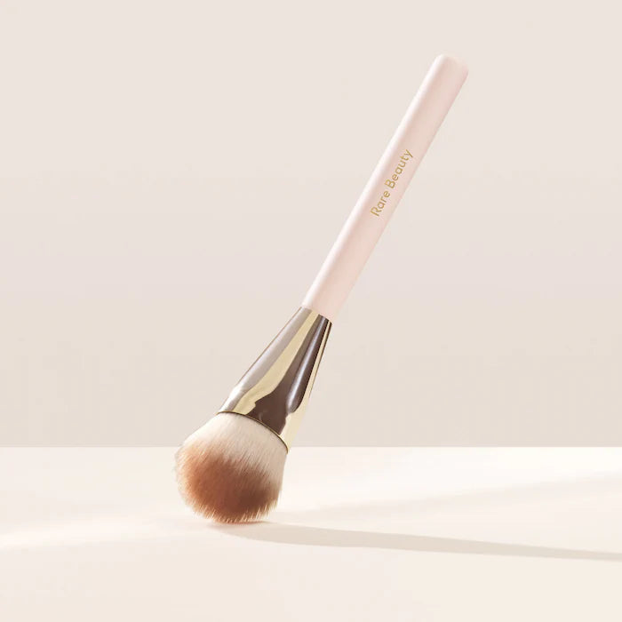 Rare Beauty -Soft Pinch Blush Brush (PRE-ORDEN)